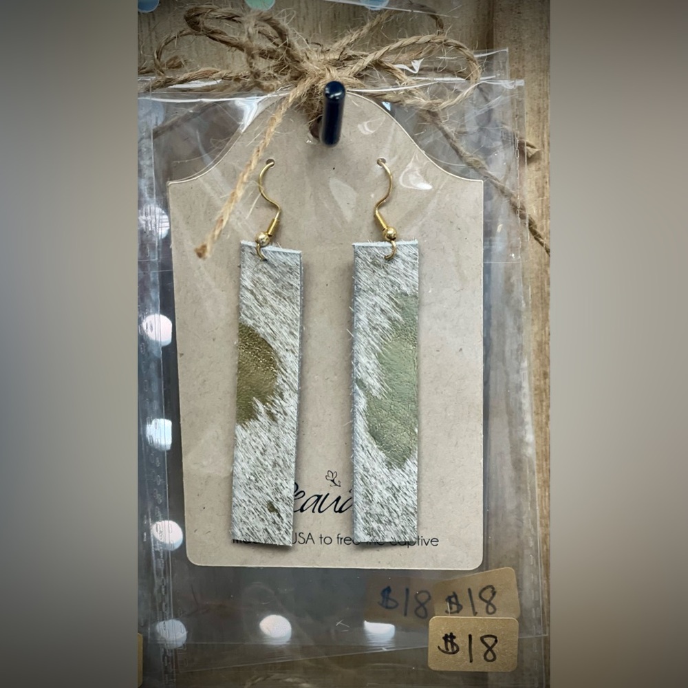 BEAUDIN - Kit Kat Hair on Hide Earrings in Gold & White